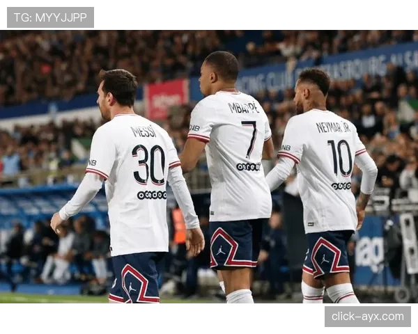 博努奇与马蒂斯中卫稳定性差异如何影响球队体系中的角色分配