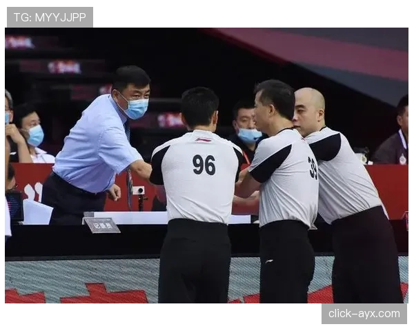 犯规判定的关键依据与裁判统一标准解析