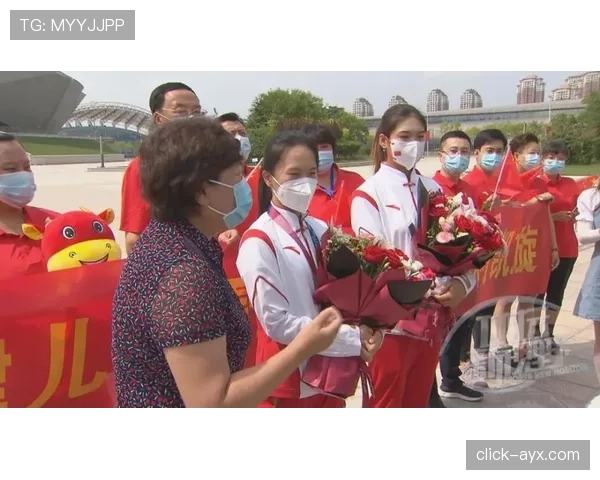 朱雪莹训练完直接啃鸡腿？这反差谁看了不迷糊