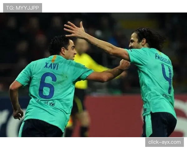 法布雷加斯与哈维：组织核心的球权分配逻辑——前置主导 vs 分散协同